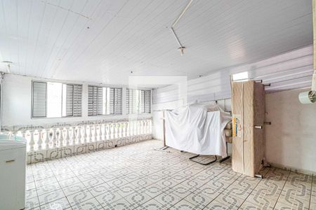 Casa à venda com 120m², 5 quartos e 2 vagas Casa à venda com 120m², 5 quartos e 2 vagasVaranda