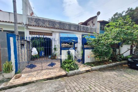 Casa à venda com 100m², 3 quartos e 2 vagasFachada