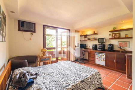 Casa de condomínio à venda com 325m², 4 quartos e 2 vagasSuíte 3