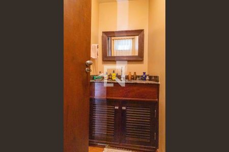 Casa de condomínio à venda com 325m², 4 quartos e 2 vagasLavabo