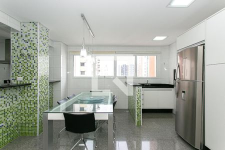 Apartamento à venda com 234m², 4 quartos e 4 vagasCozinha