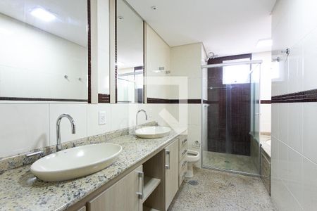 Apartamento à venda com 234m², 4 quartos e 4 vagasBanheiro da Suíte 1