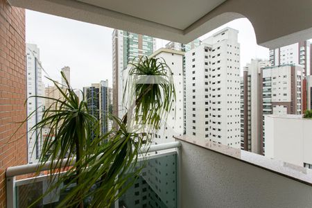 Apartamento à venda com 234m², 4 quartos e 4 vagasVaranda da Suíte 1