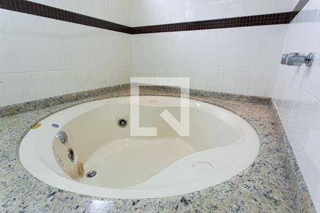 Apartamento à venda com 234m², 4 quartos e 4 vagasBanheiro da Suíte 1 - Banheira