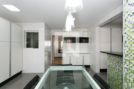 Apartamento à venda com 234m², 4 quartos e 4 vagasCozinha