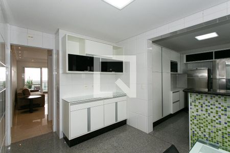 Apartamento à venda com 234m², 4 quartos e 4 vagasCozinha