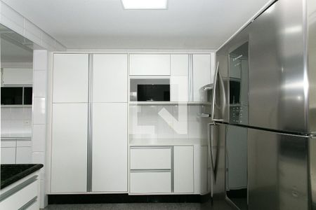 Apartamento à venda com 234m², 4 quartos e 4 vagasCozinha - Geladeira 2