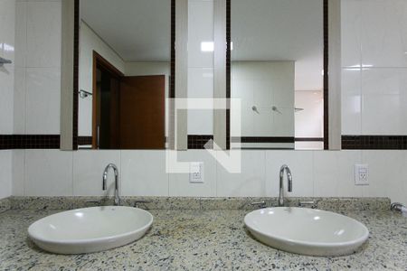Apartamento à venda com 234m², 4 quartos e 4 vagasBanheiro da Suíte 1
