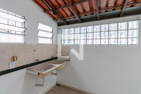 Apartamento à venda com 105m², 2 quartos e 2 vagas Apartamento à venda com 105m², 2 quartos e 2 vagasCozinha e Área de Serviço