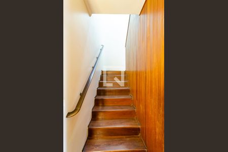 Escadas de casa à venda com 3 quartos, 200m² em Planalto Paulista, São Paulo