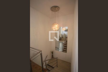 Casa à venda com 140m², 5 quartos e 3 vagasEscada