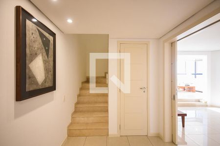 Hall de entrada de apartamento para alugar com 4 quartos, 500m² em Vila Suzana, São Paulo