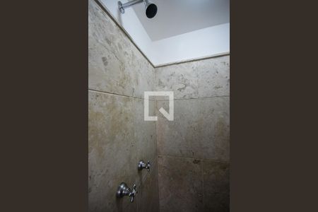 Apartamento à venda com 500m², 4 quartos e 4 vagasChuveiro do banheiro da suíte 1