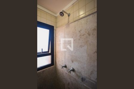 Apartamento à venda com 500m², 4 quartos e 4 vagasChuveiro do banheiro da suíte 2