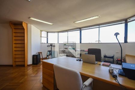 Apartamento à venda com 500m², 4 quartos e 4 vagasEscritório da suíte 3