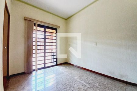 Sala de TV de casa à venda com 5 quartos, 320m² em Jardim Dom Nery, Campinas