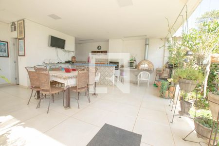 Casa à venda com 2000m², 4 quartos e 10 vagas Casa à venda com 2000m², 4 quartos e 10 vagasArea de churr