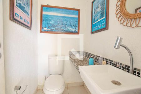 Casa à venda com 2000m², 4 quartos e 10 vagas Casa à venda com 2000m², 4 quartos e 10 vagasBanheiro Social