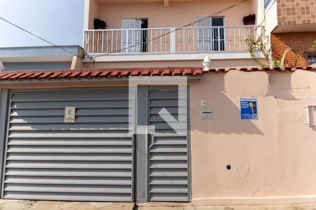 Casa à venda com 196m², 5 quartos e 3 vagas Casa à venda com 196m², 5 quartos e 3 vagasFachada
