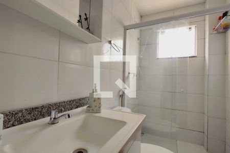 Casa de condomínio à venda com 100m², 3 quartos e 1 vaga Casa de condomínio à venda com 100m², 3 quartos e 1 vagaBanheiro da Suíte 1