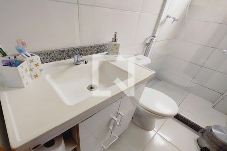 Casa de condomínio à venda com 100m², 3 quartos e 1 vaga Casa de condomínio à venda com 100m², 3 quartos e 1 vagaBanheiro da Suíte 1