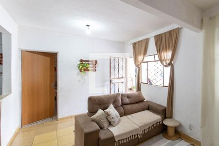 Sala de casa para alugar com 2 quartos, 160m² em Jardim Vitoria, Belo Horizonte