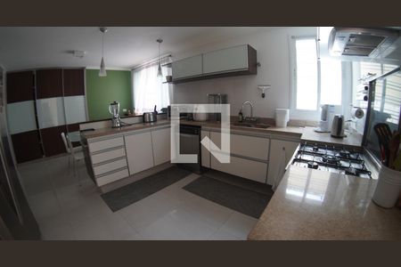 Casa à venda com 290m², 3 quartos e 4 vagas Casa à venda com 290m², 3 quartos e 4 vagasCozinha