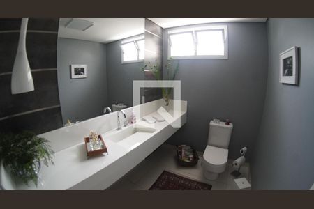 Casa à venda com 290m², 3 quartos e 4 vagas Casa à venda com 290m², 3 quartos e 4 vagasLavabo