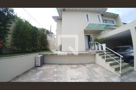 Casa à venda com 290m², 3 quartos e 4 vagas Casa à venda com 290m², 3 quartos e 4 vagasGaragem