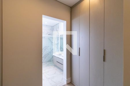 Quarto 1 - Suíte de casa de condomínio à venda com 3 quartos, 320m² em Swiss Park, Campinas