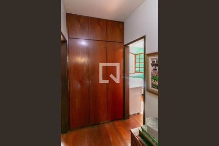 Casa à venda com 360m², 4 quartos e 4 vagasCorredor