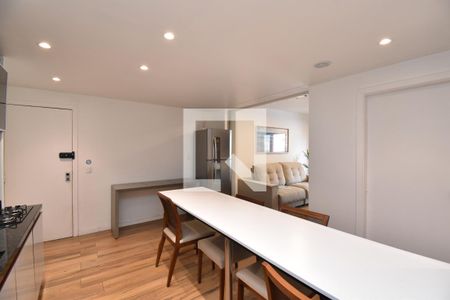 Sala de Jantar/Cozinha de apartamento para alugar com 1 quarto, 67m² em Centro, Curitiba