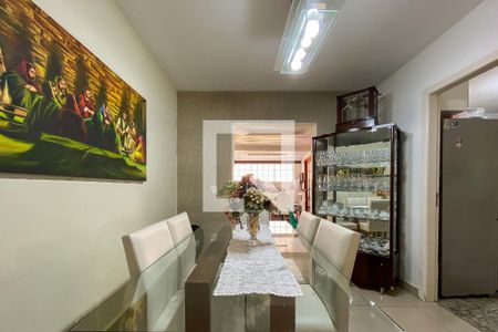 Sala de casa de condomínio à venda com 4 quartos, 180m² em Buritis, Belo Horizonte