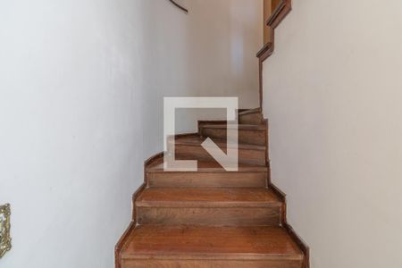 Casa para alugar com 385m², 4 quartos e 4 vagasEscada