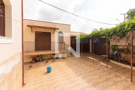 Casa à venda com 200m², 3 quartos e 2 vagasQuintal