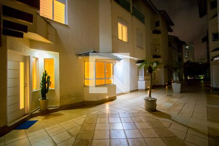 Casa de condomínio para alugar com 198m², 3 quartos e 2 vagas Casa de condomínio para alugar com 198m², 3 quartos e 2 vagasFachada