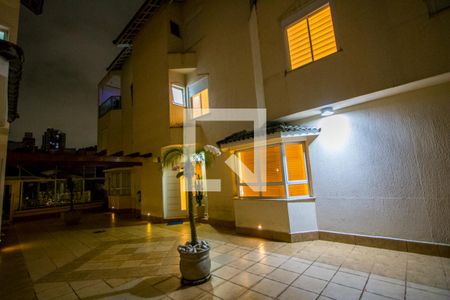 Casa de condomínio para alugar com 198m², 3 quartos e 2 vagas Casa de condomínio para alugar com 198m², 3 quartos e 2 vagasFachada