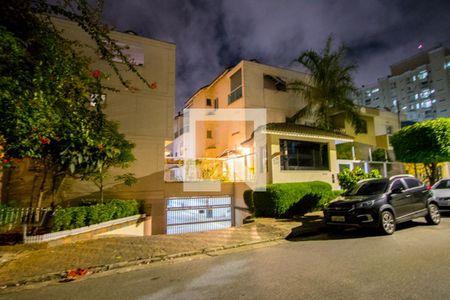 Casa de condomínio para alugar com 198m², 3 quartos e 2 vagas Casa de condomínio para alugar com 198m², 3 quartos e 2 vagasFachada do condomínio
