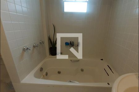 Apartamento para alugar com 100m², 2 quartos e 1 vagaBanheiro da suíte