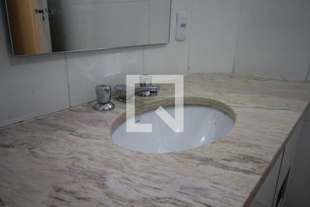 Casa à venda com 185m², 3 quartos e 1 vagaBanheiro