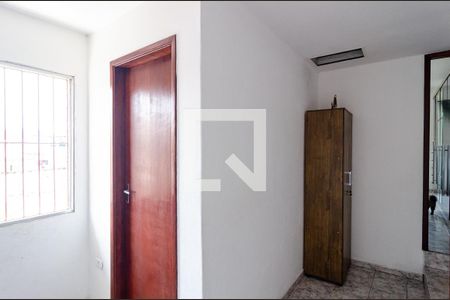 Hall dos quartos de casa para alugar com 2 quartos, 100m² em Vila Fachini, São Paulo
