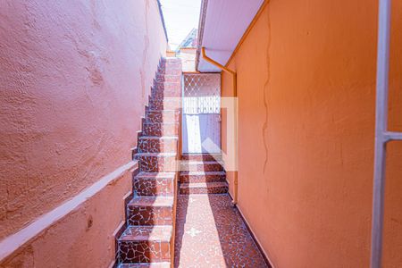 Casa à venda com 134m², 2 quartos e 2 vagas Casa à venda com 134m², 2 quartos e 2 vagasEscada