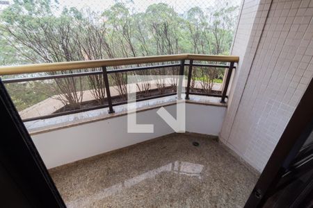 Apartamento à venda com 245m², 4 quartos e 4 vagas Apartamento à venda com 245m², 4 quartos e 4 vagasVaranda da Suíte 1