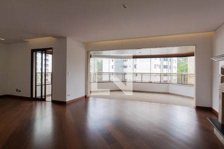 Apartamento à venda com 245m², 4 quartos e 4 vagas Apartamento à venda com 245m², 4 quartos e 4 vagasSala