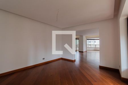 Apartamento à venda com 245m², 4 quartos e 4 vagas Apartamento à venda com 245m², 4 quartos e 4 vagasSala de Jantar
