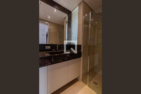 Apartamento à venda com 245m², 4 quartos e 4 vagas Apartamento à venda com 245m², 4 quartos e 4 vagasBanheiro da Suíte 2