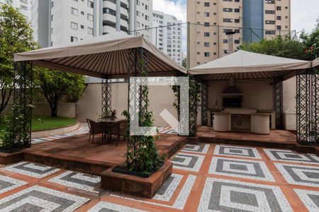 Apartamento à venda com 245m², 4 quartos e 4 vagas Apartamento à venda com 245m², 4 quartos e 4 vagasÁrea comum - Churrasqueira