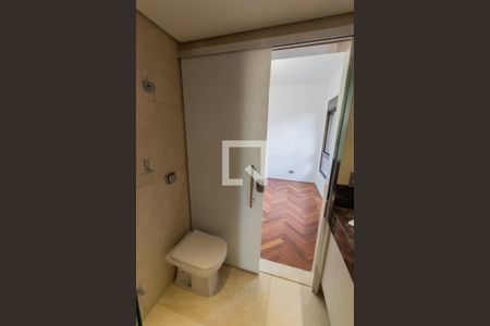 Apartamento à venda com 245m², 4 quartos e 4 vagas Apartamento à venda com 245m², 4 quartos e 4 vagasBanheiro da Suíte 3