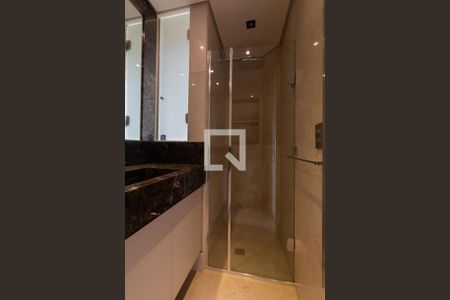 Apartamento à venda com 245m², 4 quartos e 4 vagas Apartamento à venda com 245m², 4 quartos e 4 vagasBanheiro da Suíte 2