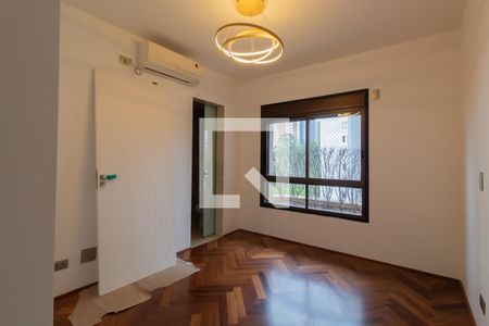 Apartamento à venda com 245m², 4 quartos e 4 vagas Apartamento à venda com 245m², 4 quartos e 4 vagasSuíte 4